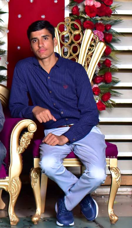 i'm new here... koi btay ga kesa use krty hain damadam..??? follow to follow b jis ne krna ha a jao..
