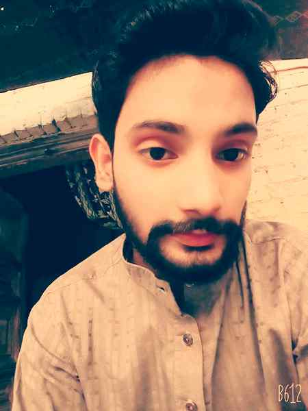 ہم نے محبت کا بھرم سب سے جدا رکھا ھے
ذکر ہر بات میں تیرا ھے مگر نام چھپا رکھا ھے
تنہائی پسند