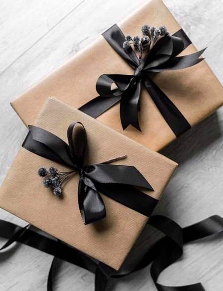 *بات تو چھوٹی سی ہے مگر بات ہے گہرائی کی...!*

*دُنیا پر نہیں دُنیا دینے والے پر focus رکھنا انسان کو انسان بناتا ہے...!*

*تحفے پر نہیں ، تحفہ دینے والے کے خلوص کو اہمیت دینا انسان کو انسان بناتا ہے...!*

*آئیں، انسان بنیں...!*