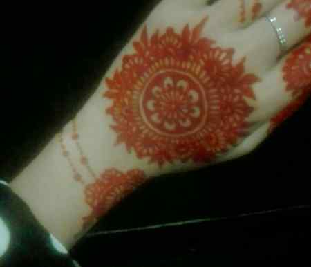 Kesi lgi mehndi?????