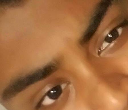 mea in Aku sea us ko deakha karta thaa aj yea akea ro ro kea us sea nafrat karte hen