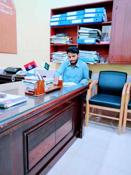 کیسے لڑوں مقدمہ خود سے اس کی یادوں کا.

   +جى ايم +
یہ دل بھی وکیل اس کا یہ جان بھی گواہ اس کى.
