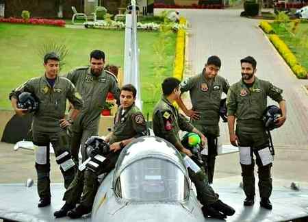 جو جھنڈا تم لوگ صرف 14 اگست کو لگاتے ہو 🔝
 وہ جھنڈا ہم سارا سال  کندھے  پر سجاتے  ہیں