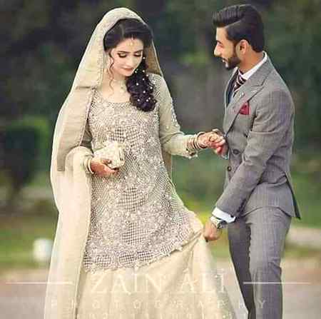 Dunya k logon ki tamana kis ko h. .
ππ..
Ham to chahty hn bs ik shaks hmara ho. ..π