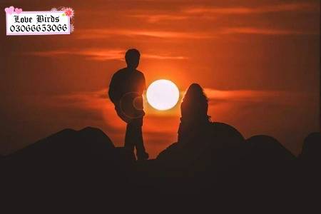 وہ ٹوٹتے ھوۓ رشتے کا حسنِ آخر تھا
کہ چپ سی لگ گئ دونوں کو بات کرتے ھوۓ