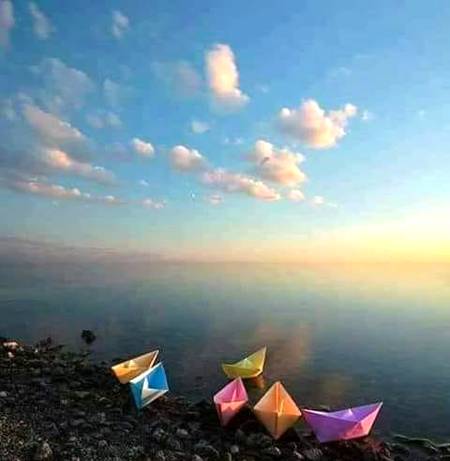 *کبھی کبھی انسان بہت مایوس ہو جاتا ہے ایسا لگتا ہے کہ سب کچھ ختم ہو گیا زندگی سے جڑی ہر خوشی غمی سب فنا ہو گئی ہیں لیکن! پھر اللہ ایسا راستہ نکال دیتا ہے کہ انسان ِحیران رہ جاتا ہے بیشک! وہ بڑی حکمت والا ہے....!!!!*