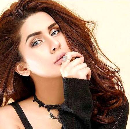 Kubra khan