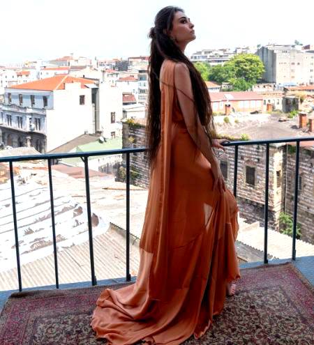 Pretty Esra bilgic!