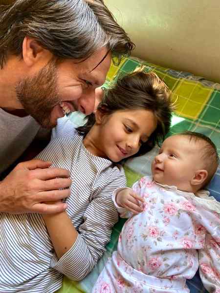 دنیا کو سمجهاو نا بابا بیٹیاں بوجھ نہیں ہوتیں.