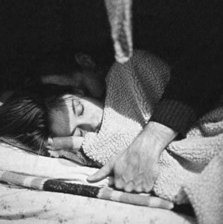 تمہارے نام سے اترتی ہیں
عجب سی نرمیاں مجھ میں
- H∆mzıı.. 🤹♂️�