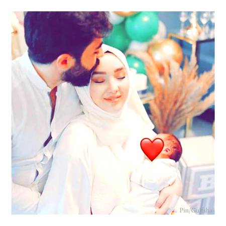 زلفیں چاہے کتنی ہی حسین کیوں نہ ہوں۔۔۔⁦☺️⁩✨
دوپٹہ شخصیت کو چار چاند لگا دیتا ہے۔۔💕💯