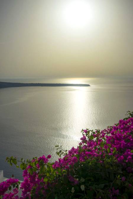 *_✍🏻 آمنہ بیگـــــ_*

*_لوگ جتنا کم آپکے بارے میں جانتے ہوں گے اُتنا ہی کم آپ کو نقصان پہنچا سکیں گے...!!!_*
_شب بخـــیـــر اچھے لوگو..