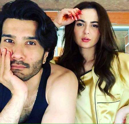 کاش روح کی جگہ 'تم' ہوتے میرے جسم میں💞💞💞
 
جب 'تم' چھوڑ کے جاتے  ____ ہم مر تو جاتے💔💔💔