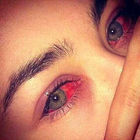پھر کسی کے ساتھ نہیں جُڑتے
وہ جو اندر سے ٹوٹ جاتے ہیں💔
💯🥀