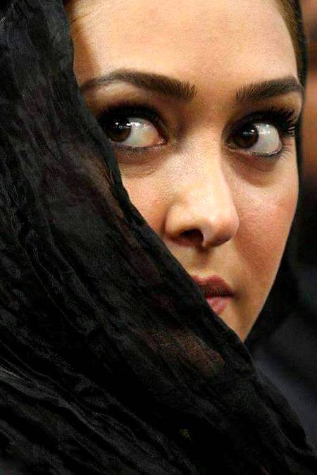 کیوں شکن ڈالتے ہو ___ما تھے پر 
بھول کر آ گئے ہم  ____جا تے ہیں

❤ 🖤