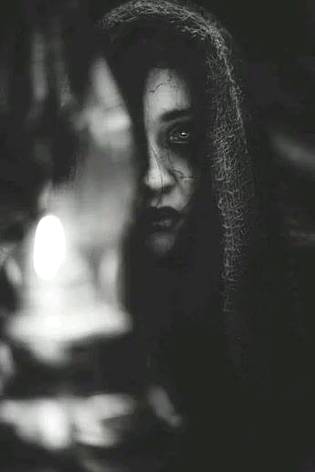 مجھ سے کہتی ہے تیرے ساتھ رہونگی  
بہت پیار کرتی ہے مجھ سے اداسی میری۔