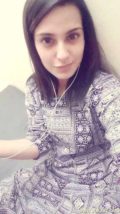 Iqra Aziz look without makeup...🔥🔥