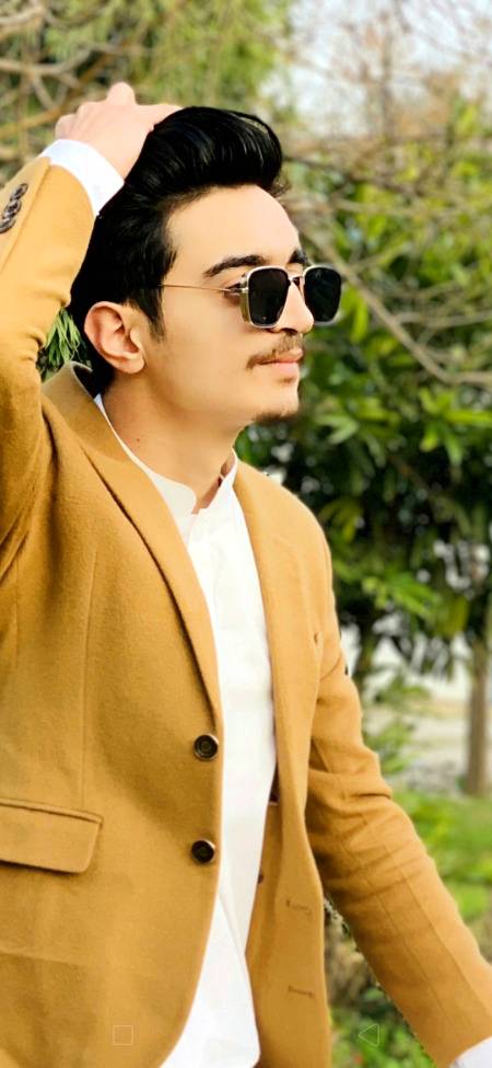 مرشد تمہارے شہر میں حکیم مر گۓ
مرشد ہمارا عشق لا علاج رہ گیا