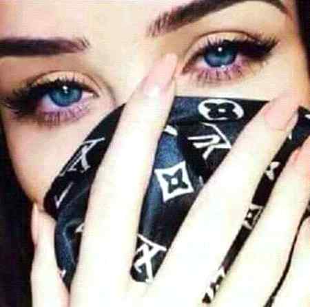 پلکوں کی حدوں کو توڑ کر دامن پے آ گرا__!
ایک آنسو آج میرے صبر کی توہین کر گیا__