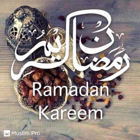 جو حلال کمائی سے رَمضان میں  روزہ اِفطار کروائے رَمضان کی تمام راتوں میں  فرشتے اُس پر دُرُودبھیجتے ہیں*

*اور شبِ قدر میں  جبریل(عَلَيْهِالصَّلٰوۃُ وَالسَّلام) اُس سے مُصَافَحَہ کرتے ہیں*

*جِبرِیل امین کے  مُصافَحَہ کرنے کی علامت*

*اور جس سے جبریل(عَلَيْهِالصَّلٰوۃُ وَالسَّلام)  مُصافَحَہ کرلیں اُس کی آنکھیں اشک بار ہوجا تی ہیں اور اس کا دل نرم ہوجا تا ہے*۔ ‘‘*  

*📓(جَمْعُ الْجَوامِع ج۷ص۲۱۷حدیث۲۲۵۳۴)