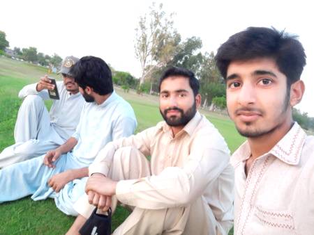 ❤ ہمیں ہرگز اچھا نا جانا جائے ❤
❤ ہم برے ہیں اور انتہا کے برے ہیں ❤😊