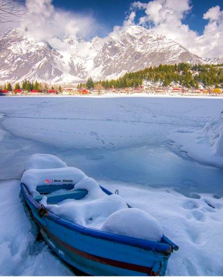 Frozen shangrila Lake!!