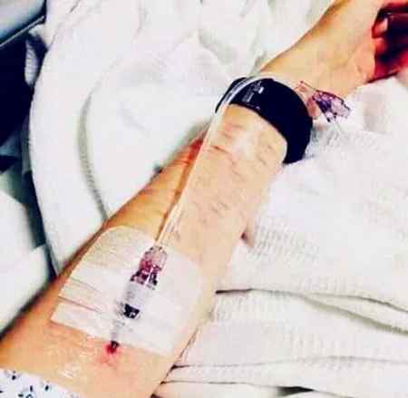 ﺁﺝ ﺷﻌﺮ ﻧﮩﯿﮟ، ﮐﭽﮫ ﺳﻮﺭﺗﯿﮟ ﻭﺭﺩ ﮐﯿﺠئے۔۔

 ﺁﺝ ﮨﻤﺎﺭﮮ ﮨﺎﮞ ﻣﻮﺕ ﮐﯽ ﺁﻣﺪ ﮨﮯ ﺷﺎﯾﺪ۔

👑 Prince_M786