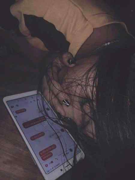 خود کو بڑی معتبر کہتی تھی،
وہ جِسے ہر مرد سے بات کرنے کا چسکا تھا 🔥