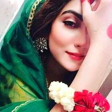 خــــریــد کــر جو پــرندے اُڑائے جاتے ہیں 
ہمارے شہر میں کثرت سے پائے جاتے ہیں
میں دیکھ آیا ہوں اِک ایسا کارخانہ ' جہاں 
چـــراغ توڑ کـے سُــــورج بنائے جاتے ہیں
یہ کون لوگ ہیں ' پہلے کبھی نہيں دیکھے 
جو کھیــنچ تان کے منظر پہ لائے جاتے ہیں