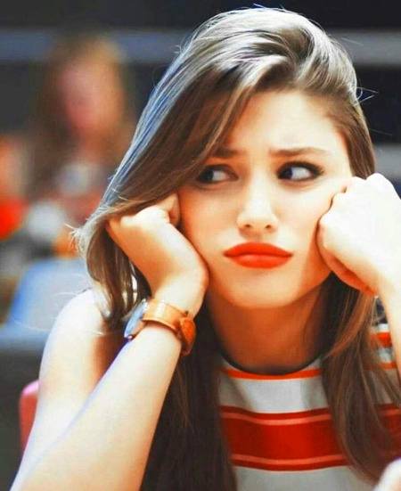 ﻣﺤﺒﺖ ﺗﻮ ﺍﺳﯽ ﺩﻥ ﺧﺘﻢ ﮨﻮ ﮔﺌﯽ ﺗﮭﯽ ﺟﺐ ﺳﮑﺮﯾﻦ ﺷﺎﭦ ﻣﯿﮟ ﺩﻭ ﺳﻢ ﺗﮭﯽ ﺍﻭﺭ ﻣﯿﺮﮮ ﭘﺎﺱ ﺍﯾﮏ ﻧﻤﺒﺮ ﺗھا
😒