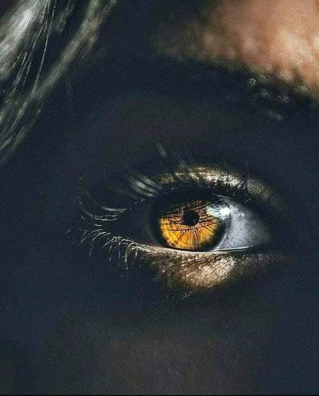 دل کو ہزار چیخنے چِلانے دیجئے

جو آپ کا نہیں ہے اسے جانے دیجئے🖤🔥.!!!!