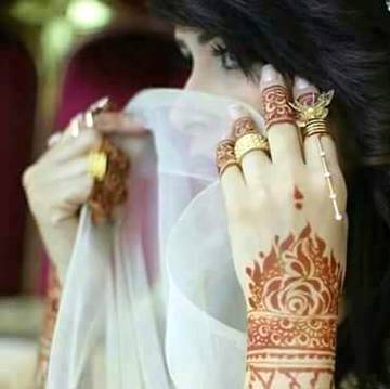 دل چاہتا ہے کچھ ایسا لکھوں
لفظوں کی آہیں نکلیں
قلم سے لہو ٹپکے
کاغذ پر درد بکھرے
میری خاموشی ٹوٹے
پھر اس اذیت سے جان  چھوٹے