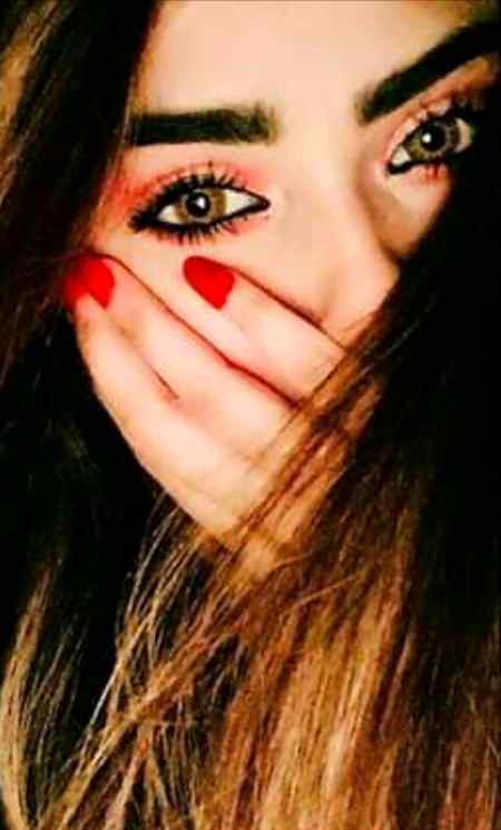 کبھی ھم بھی قید____ تھے کسی کے دل میں_____ دھڑکنوں کی طرح_____ پھر اس نے غیروں کی ضمانت_____ پہ رھا کر دیا