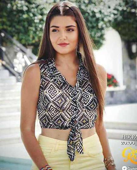 Turkish Queen Hande Ercel like 🔥
