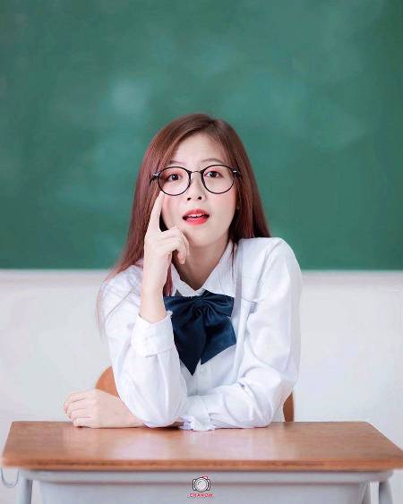 ﺍﺱ ﻧﮯ ﭘﻮﭼﮭﺎ ﺁﭘﮑﯽ ﺗﻌﺮﯾﻒ؟
ﻣﯿﮟ ﻧﮯ ﮐﮩﺎ ﺁﭖ ﺳﮯ ﻧﮧ ﮨﻮ ﮔﯽ
ﺩﻝ ﭼﮭﻮﭨﺎ ﮨﮯ ﺁﭘﮑﺎ