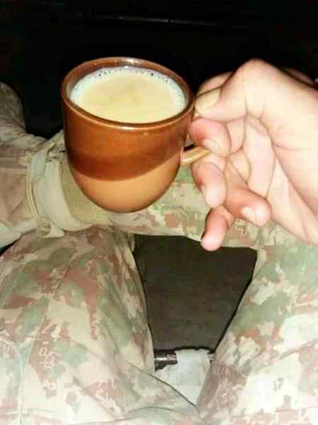 دشمنوں کی بہیڑ میں راستہ بنا کر چلتے ہیں
انڑ کے دیوانے سر اٹھا کر چلتے ہیں ❤❤👉