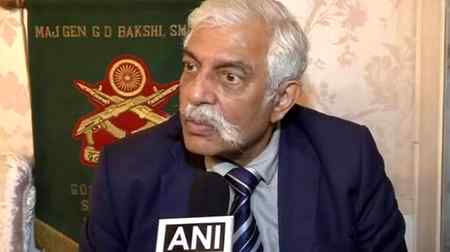 *بھارتی میجر جنرل جی ڈی بخشی (ر) نے بھارتی فوج کو چینی فوج کے سامنے سرینڈر کرنے پر اپنی مونچھ ایک طرف سے اڑا دی*

*کیا نمونے ہیں یہ لوگ سوچ لیں ایسی فوج ہے بھارت کی*