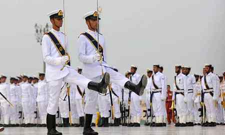 ملک بھر میں یوم بحریہ آج انتہائی جوش و جذبے سے منایا جا رہا ہے یوم بحریہ کے موقع پر تقریب سے خطاب کرتے ہوئے نیول چیف ظفر محمود عباسی نے کہا کہ آج یوم بحریہ کے شہداء اور غازیوں کی قربانی اور جذبے کو سراہنے کا دن ہے جبکہ آج کا دن ہمیں اپنے اسلاف کے کارناموں اور کامیابیوں کی یاد دلاتا ہے