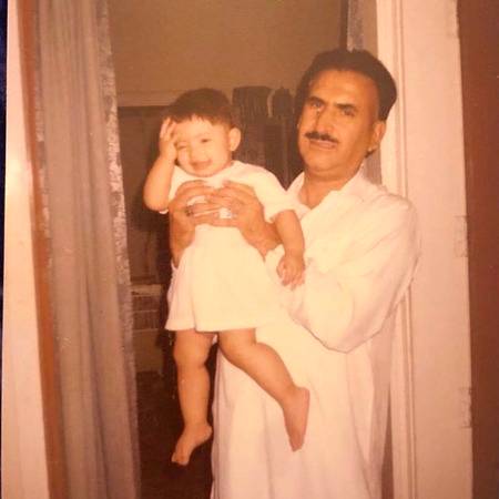 Childhood pic of komal aziz...☺