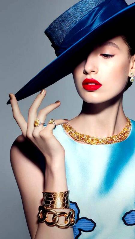 تیرے عیبوں کو بے عیب دیکھا_
میں نے اپنی آنکھوں میں یہ عیب دیکھا