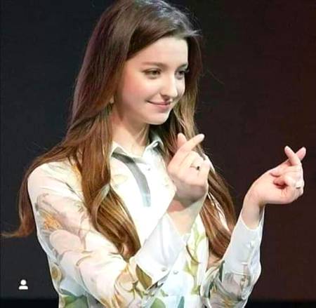 .
❤⚘میں نے جو کہا کیسے چراو گی میرا دل. 
 صٍَـدقـے_تمہارے 
❤⚘اس نے چٹکیاں بجا کے فرمایا یوں ، یوں  ❤