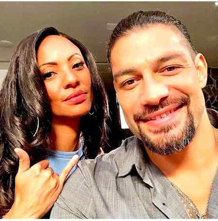 Reigns with his wife 👨❤💋👨👨❤💋👨👨❤💋👨 beautiful click✌✌🤘🤘