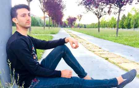 کبھی سوچا نه تھا که یه دن بھی میرے یار آۓ گا ....محبت بکھر جاۓ گی اور میرے حصے میں انتظار آۓ گا ...عرفان