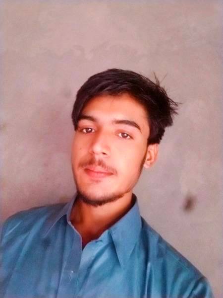 غرور نہیں مجھ میں __نہ ہی انا کا مسئلہ ہے
منافقت جہاں پہ دیکھ لوں_ میں رشتہ توڑ دیت! ہوں