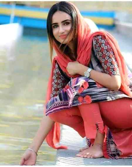 صدا کہیں سے ملے اور کہیں کو دوڑ پڑے
اب اس سے بڑھ کے کوئی بدحواس کیا ھو گا

تُو اتنی روشنی کیسے کشید کرتا ھے
میں سوچتا ھوں ترے آس پاس کیا ھو گا

Jigar g for u sheral roy