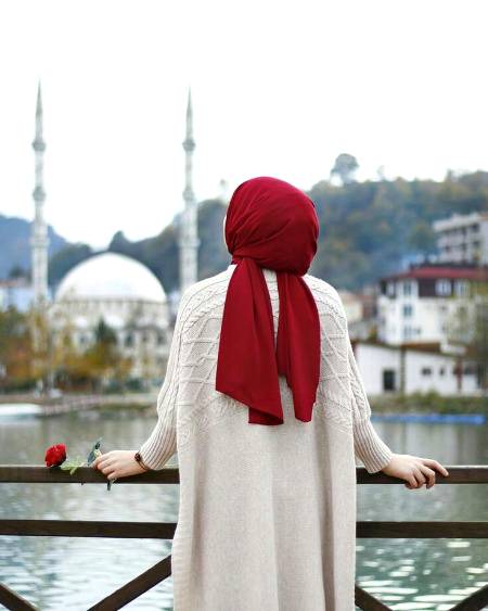 جتنے دن زندہ رہو اسے غنیمت سمجھو 


اور اس سے پہلے کے لوگ تمہیں مردہ کہیں نیکی کر جاؤ۔