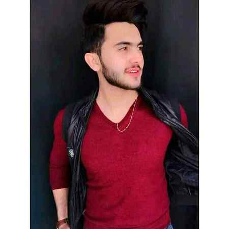 میں رومینٹک پوسٹ اس لیے نہیں کرتا🤷🏻♂️
کہیں لڑکیاں مجھے پھسنا ہی نہ لین🙈😬
معصوم😛