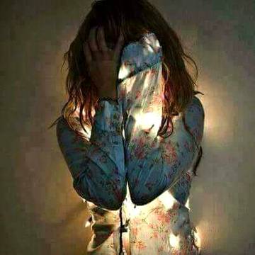 حال جیسا بھی سہی سانس تو جاری ھے ابھی...؟
دیکھ زندہ ہیں تیرے عشق میں ہارے ہوئے لوگ...