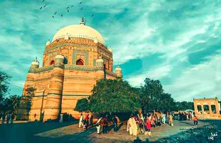 " رنگ سارے سج جاتے ہیں ہم پر🙂

ہم ملتان کے  لڑکے بڑے دلکش ہوتے ہیں🙈