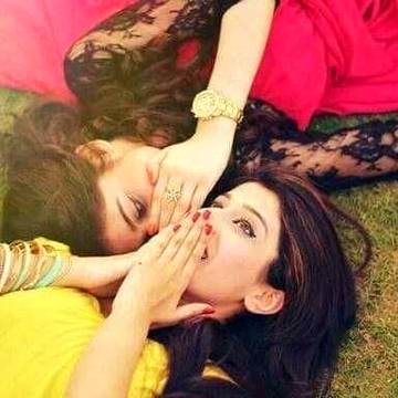 وہ اپنی سہیلیون سے اس طرح کہتی تو ھوگی جو لڑکا مجھسے محبت کرتا ھے وہ شاعر ھے۔۔
🍂🍂🍂🍁🍁🍁